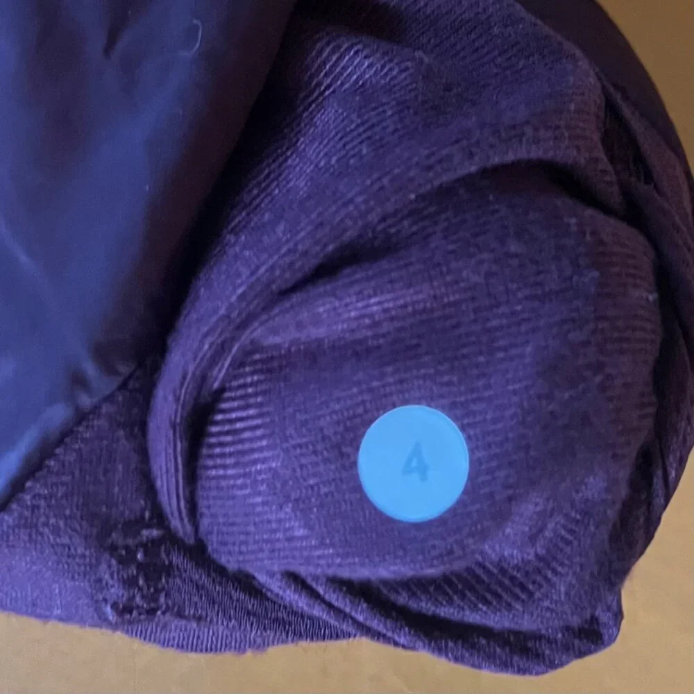 Lululemon Layer Up Reversible Insulated Vest in Bordeaux and Red | Size 4 - Picture 16 of 16